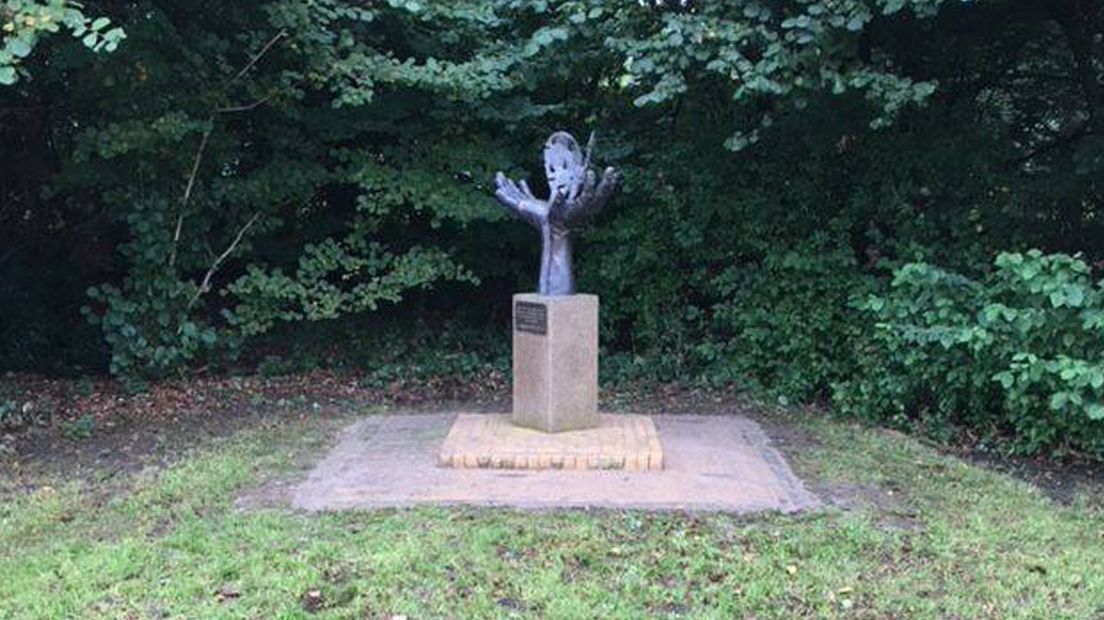 Het Vlindermonument is aangewezen als centrale herdenkingsplek.