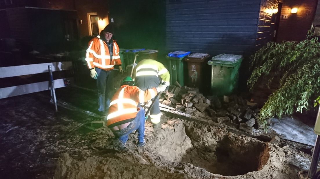 Het gaat om dertien straten die zonder gas zitten in de wijk Maandereng in Ede. Zaten een dag eerder huishoudens in de kou in de wijk Kernhem en Veldhuizen, nu hebben ongeveer 500 huishoudens en bedrijven geen gas in het zuidelijke deel van die plaats. De storing is dit weekend nog niet opgelost.