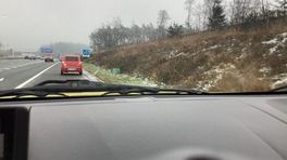 45-kilometerautootje van de snelweg geplukt