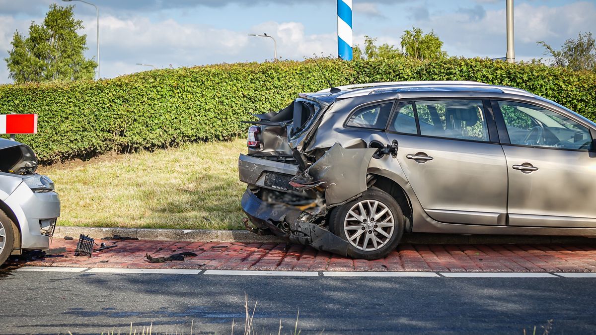Forse schade na botsing op rotonde bij Noord-Sleen