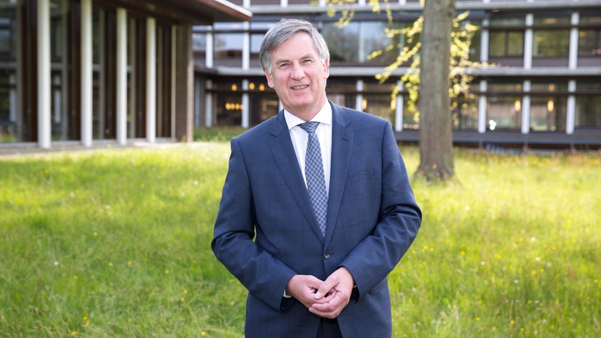 Lintje en erepenning voor Cees Bijl op laatste werkdag