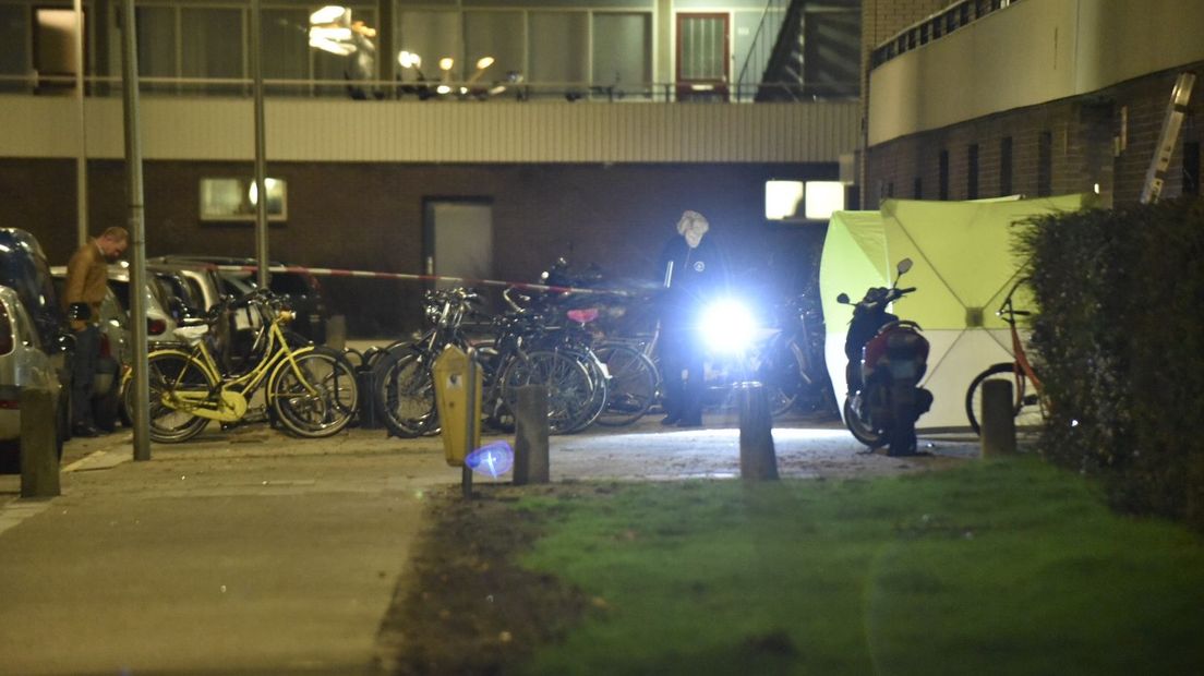 Politieonderzoek rond de flats aan de Faustdreef kort na de liquidatie.