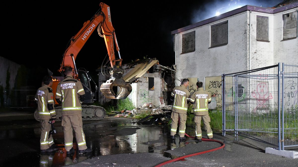 Voormalig truckerscafé De Roode Leeuw opnieuw getroffen door brand