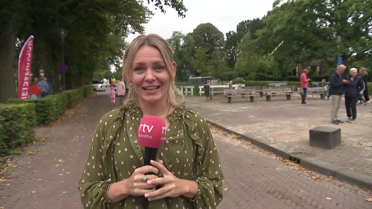 Deze vrouwen gaven een handje aan het koninklijk paar