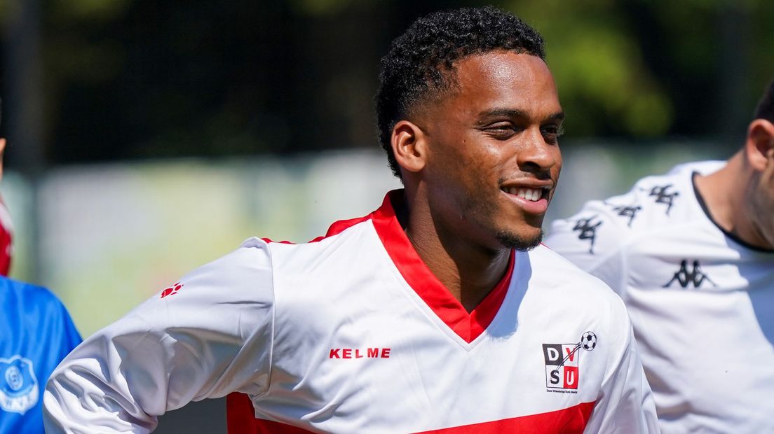 Timber in een shirt van DVSU