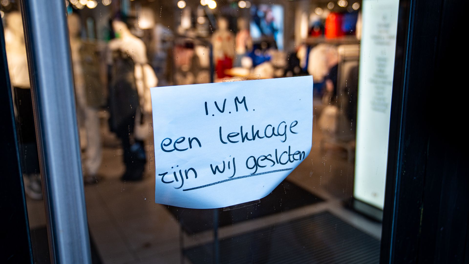 Drie winkels Rotterdamse Lijnbaan ontruimd vanwege lekkage | Recherche