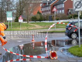 Lompe bouwvakkers of een gebroken leiding? Een waterlek in Schiedam hield bewoners urenlang bezig