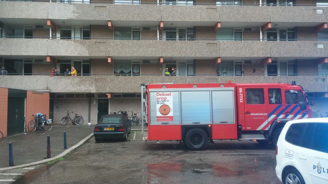 In een flatgebouw aan de Aristotelesstraat in Apeldoorn heeft brand gewoed.