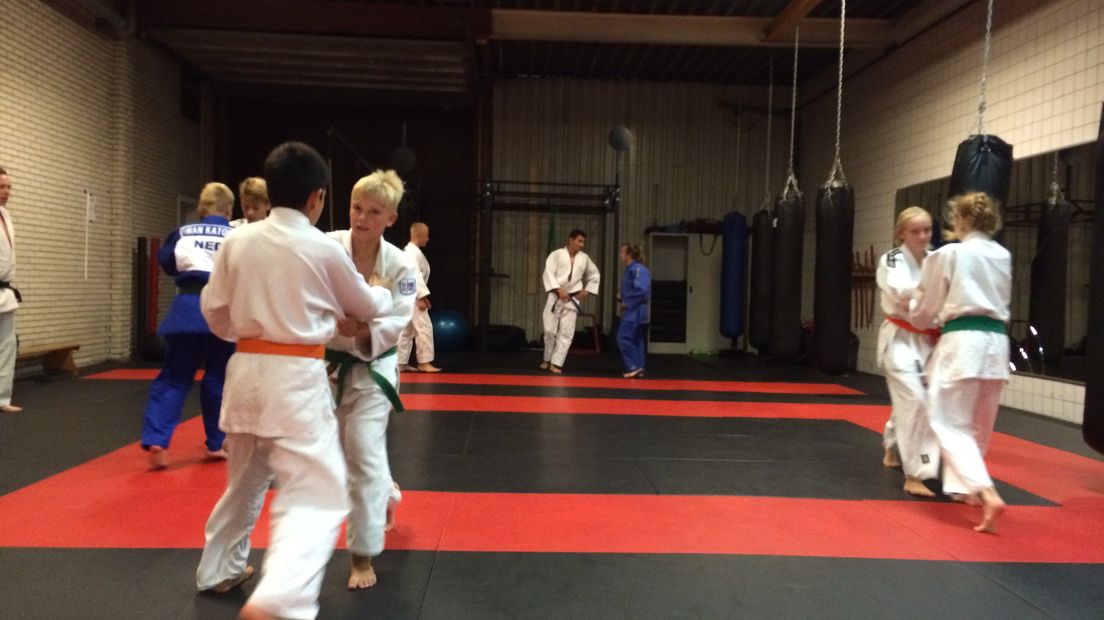 Judotalenten trainen in Emmen (foto Serge Vinkevleugel/RTV Drenthe)