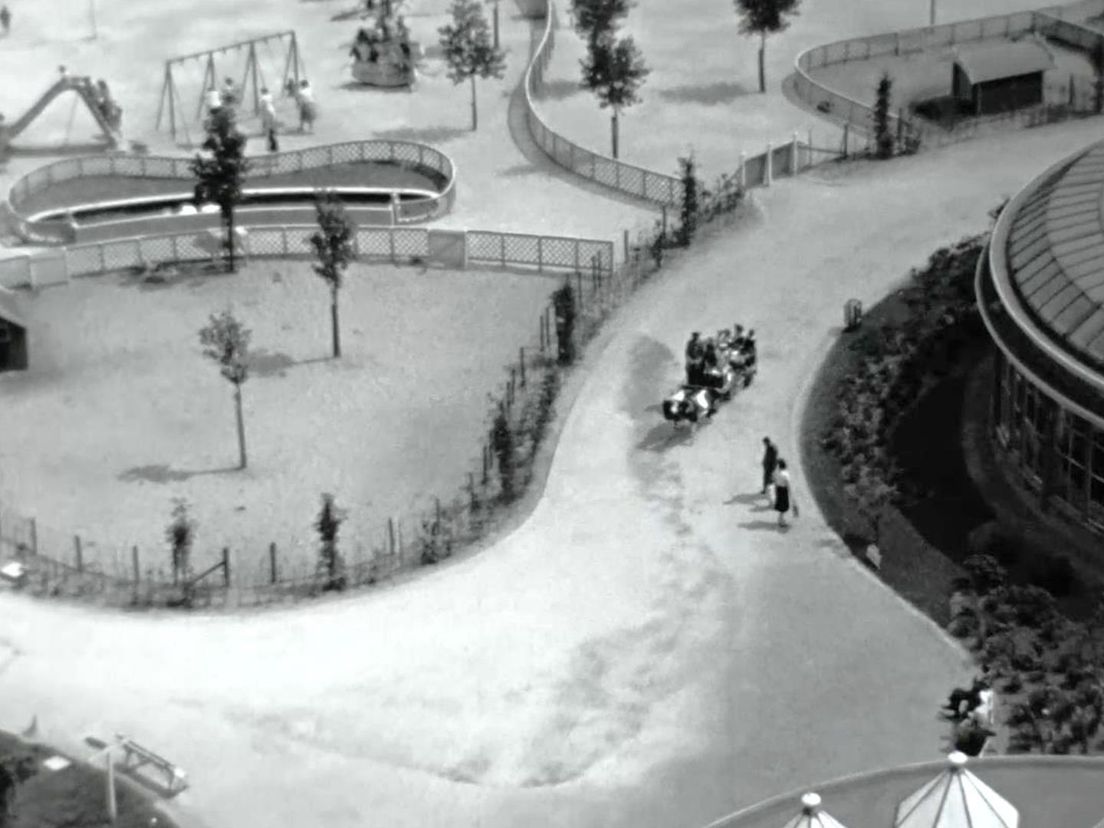 diergaarde Blijdorp in 1941 vanaf de uitkijktoren bij de Rivierahal