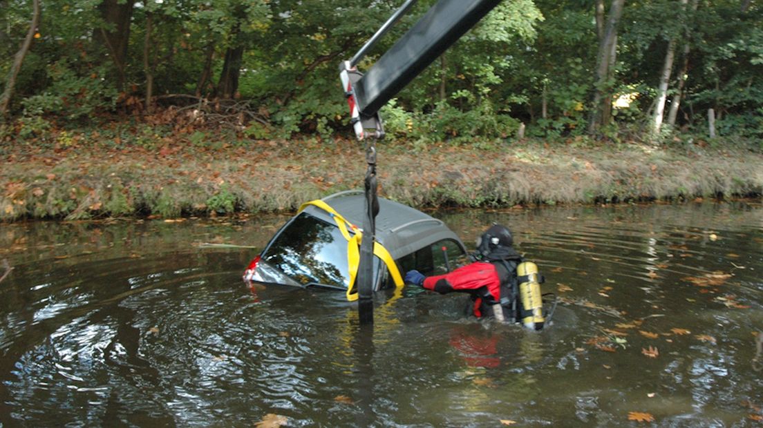 Brommobiel te water in Almelo