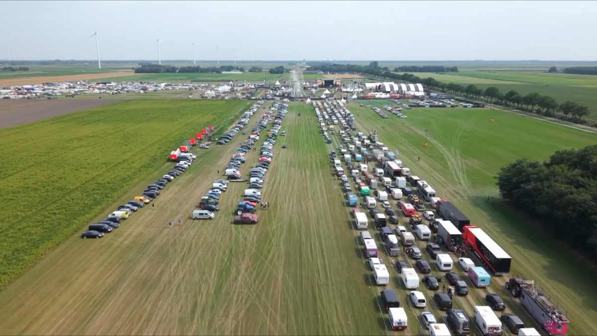 Drukte van jewelste bij binnenkomst camping Boerenrock Festival