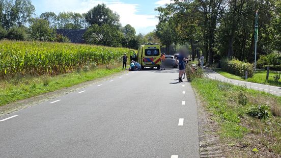 Wielrenner gewond bij botsing • man naast het spoor gevonden