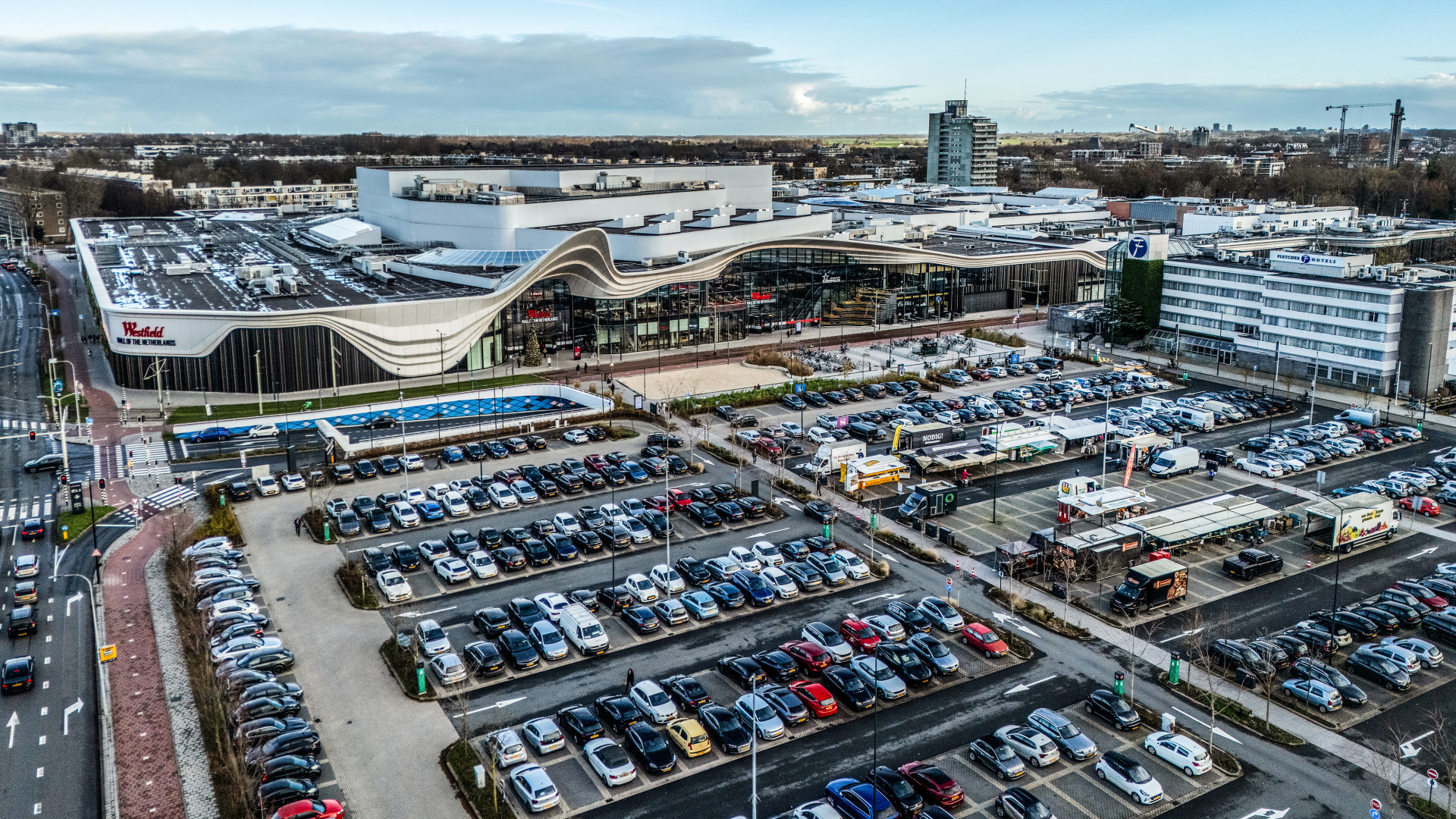 Het parkeerterrein voor Westfield Mall of the Netherlands