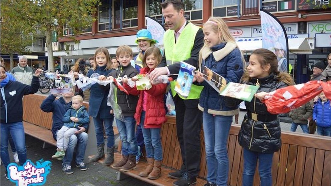 Wethouder Elferink tijdens de 'Beestenbende' in Hengelo