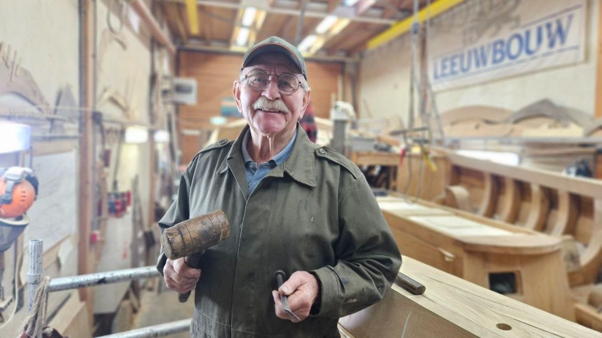 Foto: Henk (83) zet zich al 50 jaar in voor het behoud van de botter: 'Als wrakken in rietkragen'
