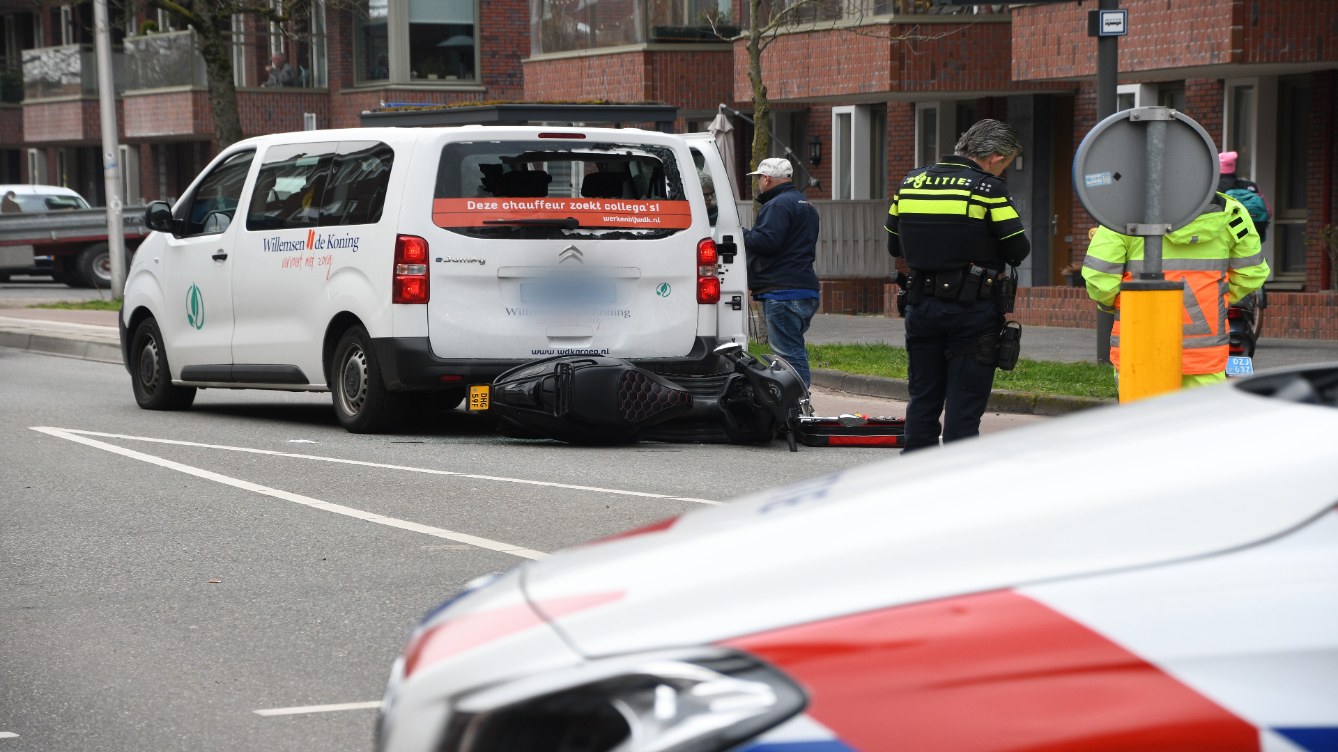 112-nieuws: Scooterrijder Knalt Op Taxibusje | Celstraffen Voor ...