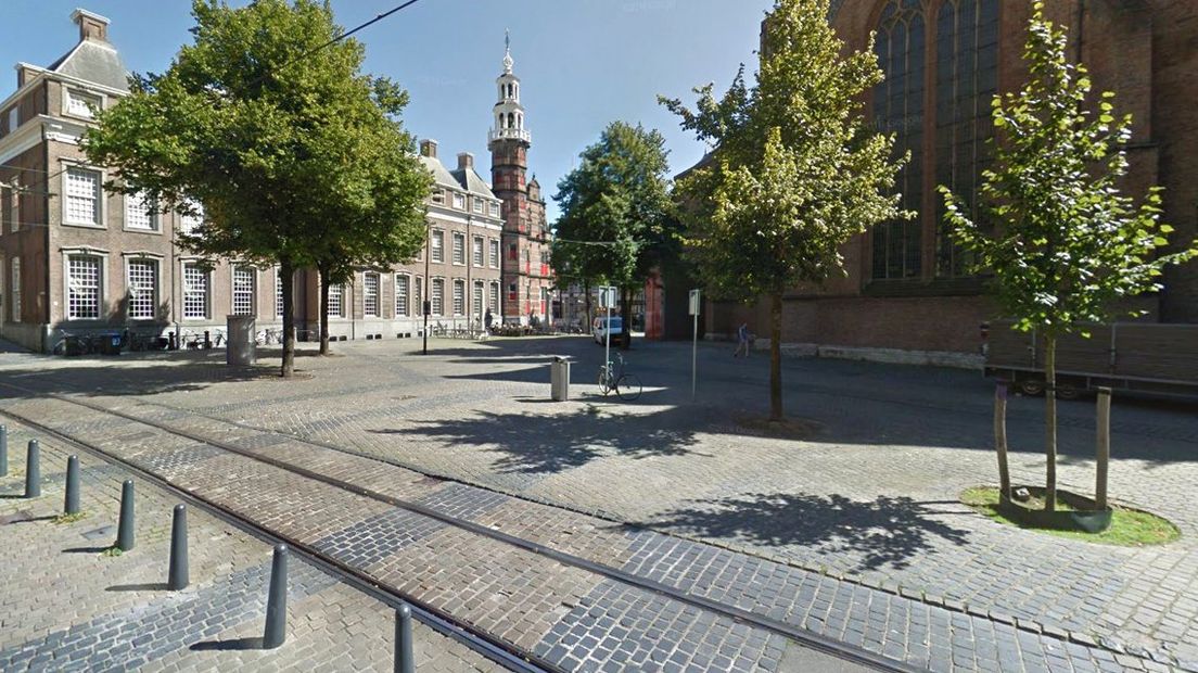Kerkplein naast de Grote Kerk in Den Haag 