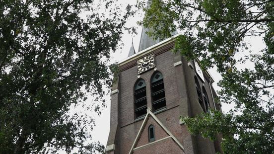 Beeldbepalende kerktoren verzakt en staat op omvallen: 'Een alarmerende toestand' Nieuws