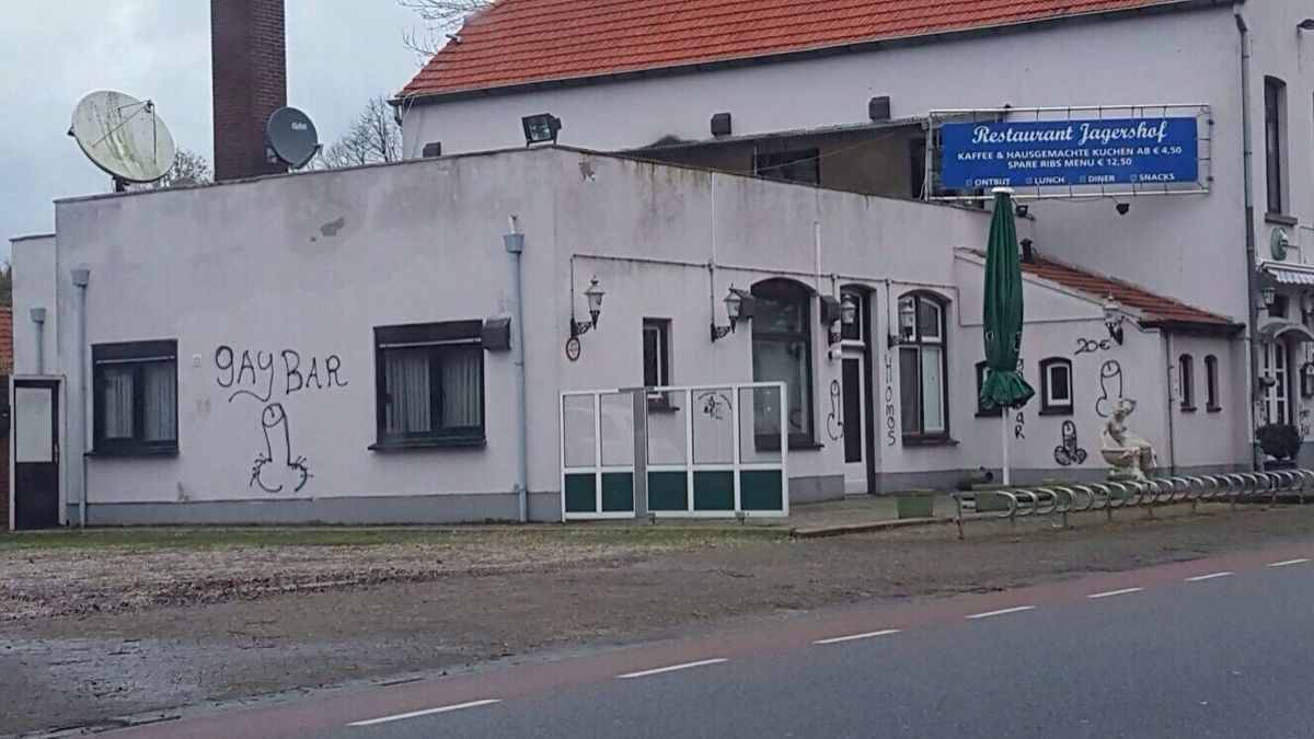 Restaurant Siebengewald beklad met anti-homoleuzen