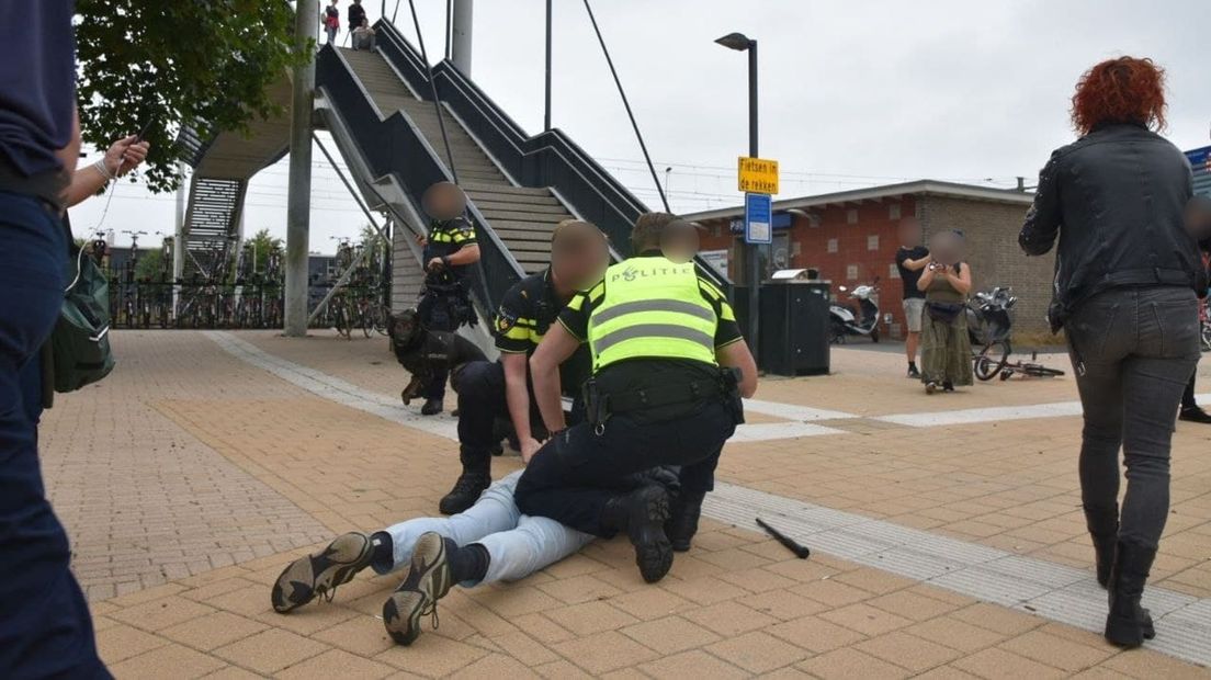 Arrestaties bij demonstratie tegen coronapaspoort in Steenwijk