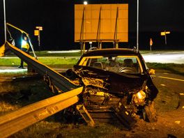112-nieuws: Bestuurder ervandoor na ongeluk Oosterwolde | Politieauto in het water bij Nij Beets