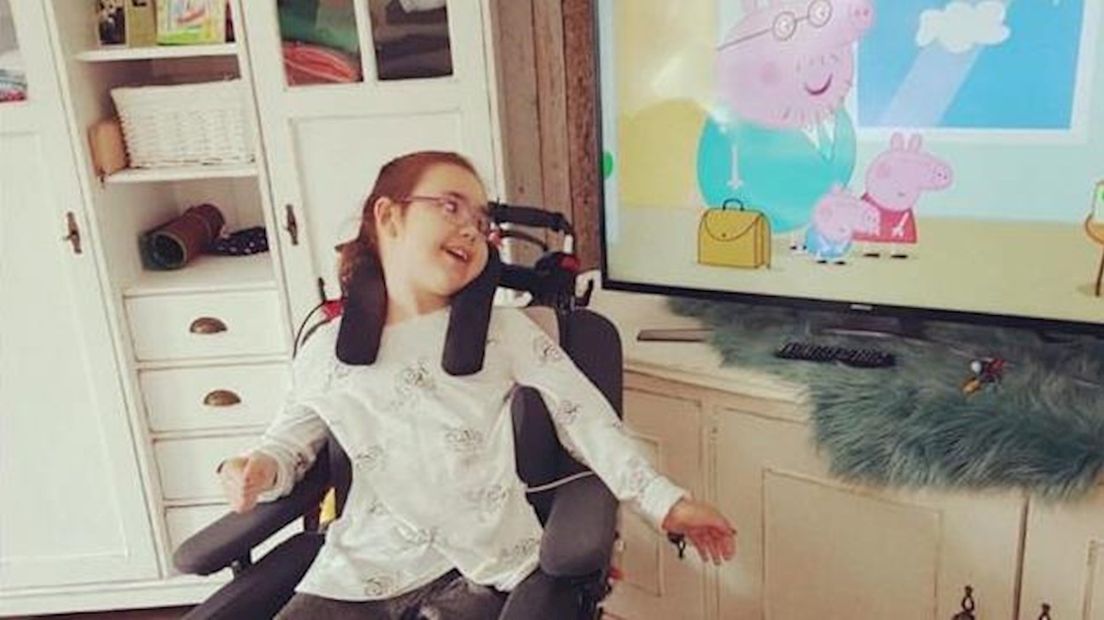 Een nieuwe televisie voor het gehandicapte meisje uit Glanerbrug
