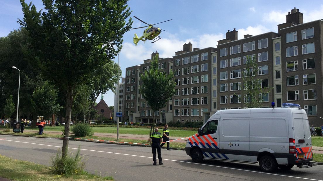 Traumahelikopter stijgt op bij Segbroeklaan
