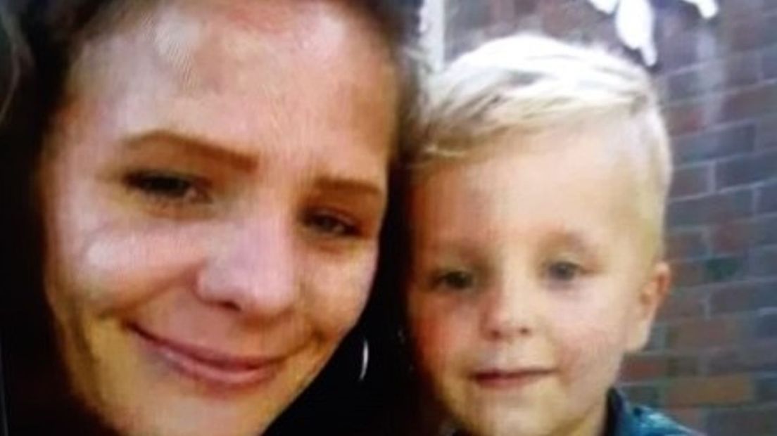 Evelien Kingma en haar zoontje Jaylano worden sinds donderdag vermist (Rechten: Politie)