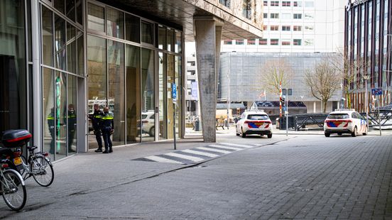 Man gewond bij steekpartij, vrouw aangehouden | Rotterdammer gepakt voor overval op supermarkt