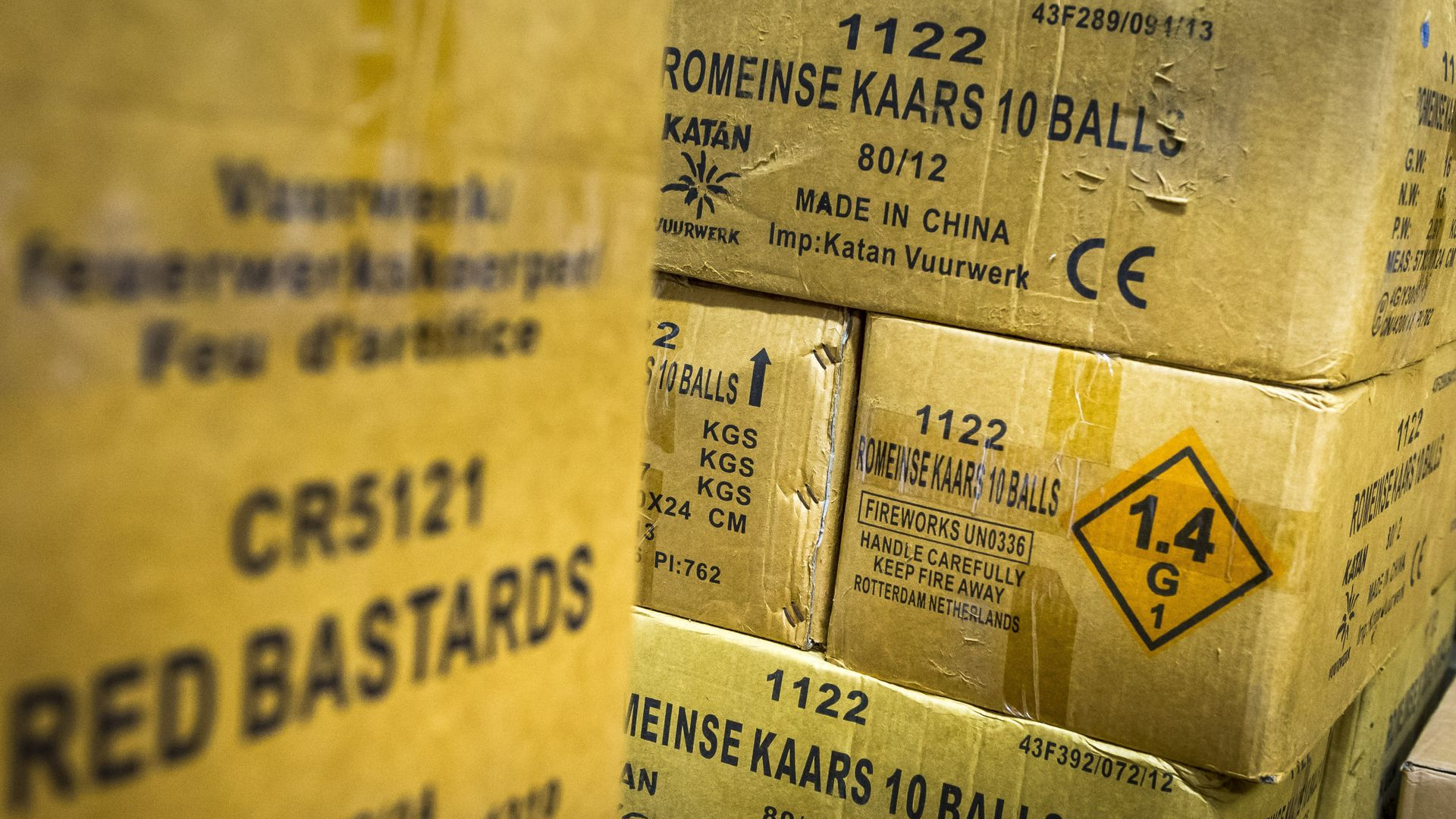 Duizenden kilo's zwaar vuurwerk gevonden, meerdere aanhoudingen