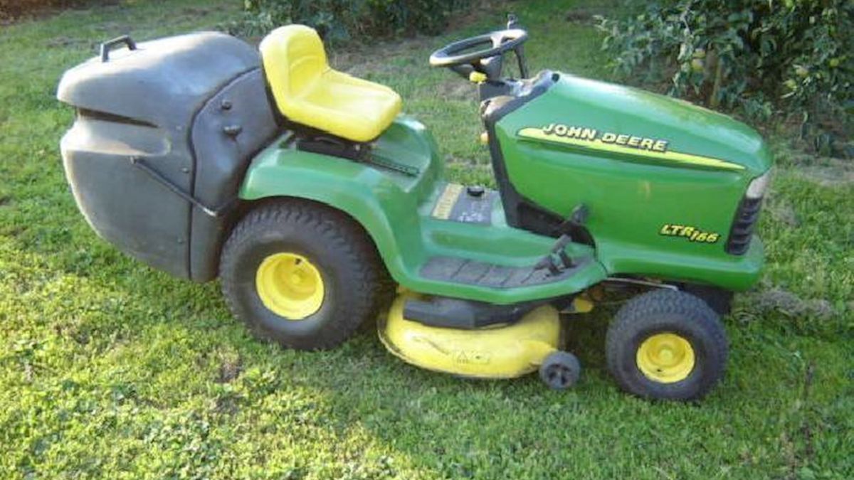 Voor de tweede keer zitmaaier gestolen