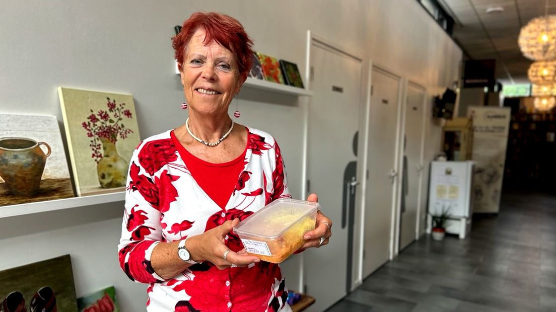 Jenneke van Doesburg heeft een lekkere maaltijd gevonden in de weggeefkoelkast.