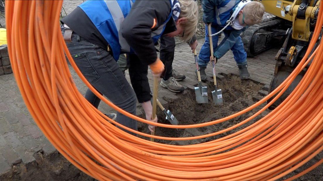 RE-NET gaat in de veendorpen van Hoogeveen glasvezel aanleggen (Rechten: archief RTV Drenthe)