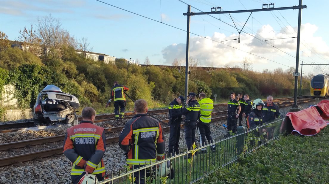 De ravage op de spoorwegovergang aan de Herenstraat in Voorhout.