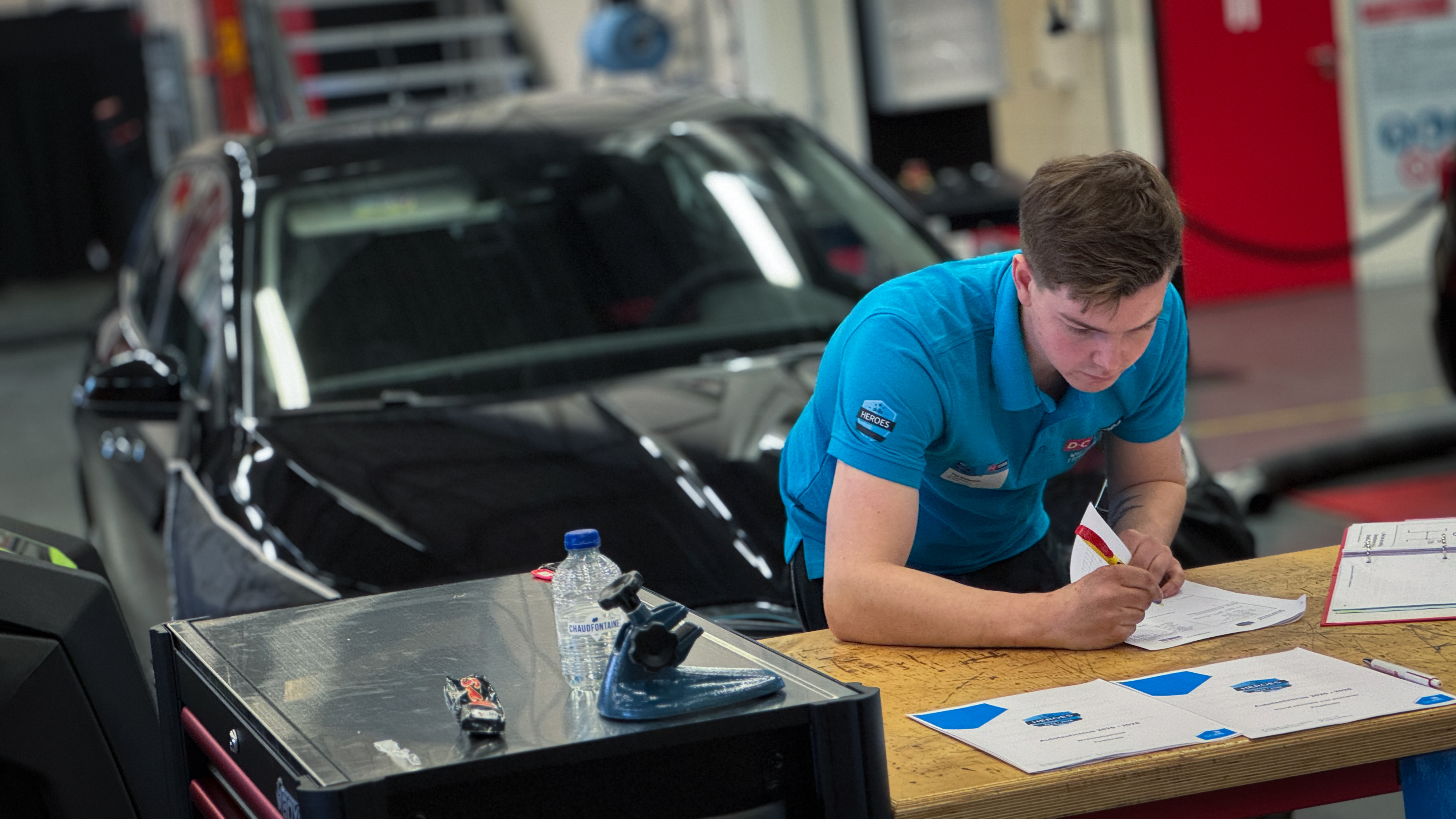 Spanning onder de motorkap: jonge monteurs tonen hun vakmanschap bij Skills Heroes