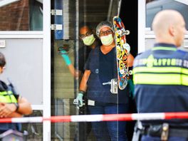 Man (36) doodgestoken in slaapkamer, dader verdwijnt jarenlang achter tralies