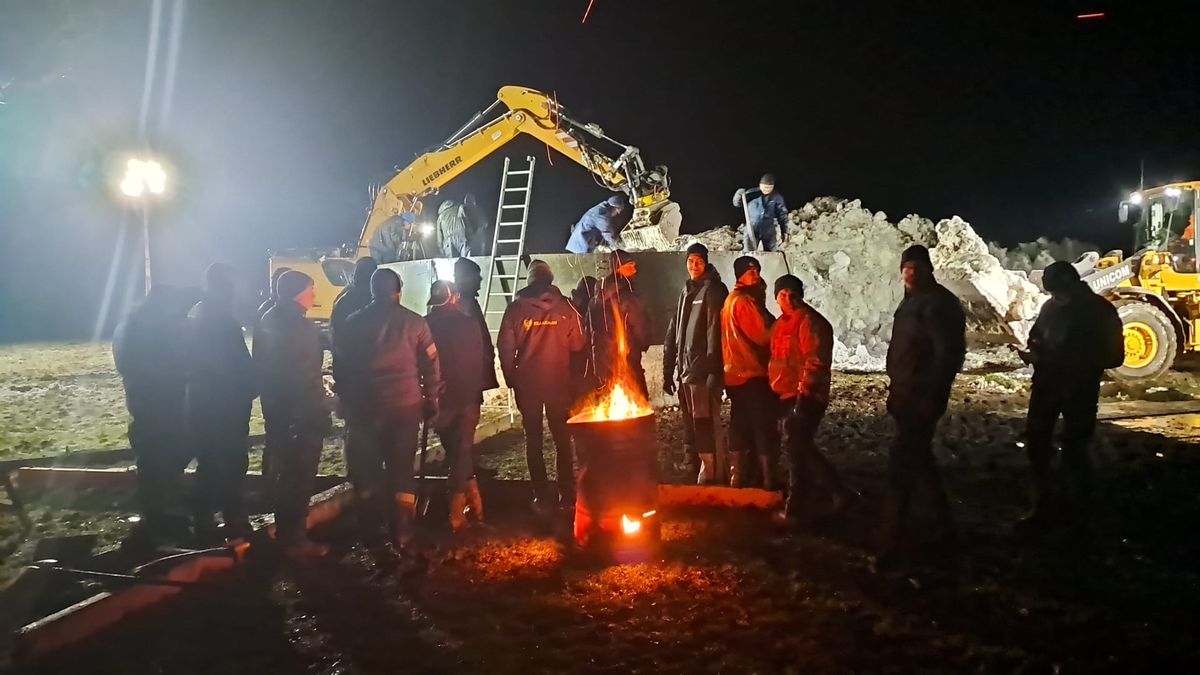 Grootste sneeuwpop staat morgen weer in Espelo: 'Niet uit rivaliteit maar uit trots'