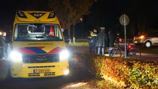 Fietser gewond na aanrijding in Zuidlaren. Fietser gewond na aanrijding in Zuidlaren.