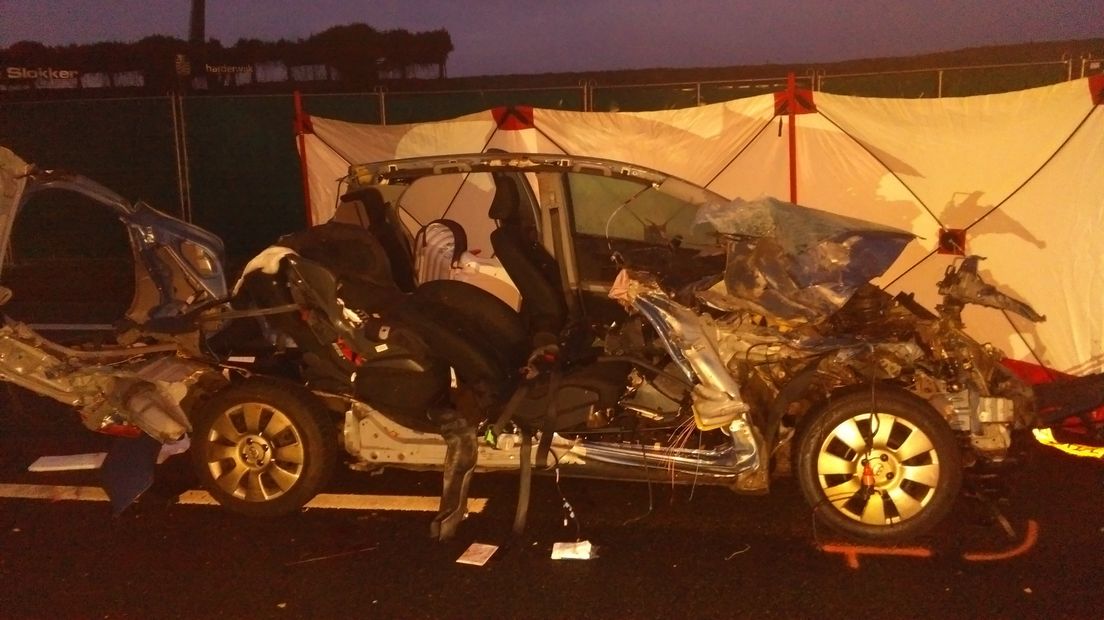 De snelweg A28 was vrijdagmorgen ter hoogte van de afslag Strand Horst tussen Harderwijk en Ermelo een aantal uur volledig afgesloten vanwege een dodelijk ongeval.