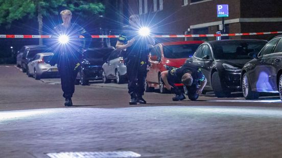 Man gewond bij schietpartij | Scooterrijder zwaargewond na botsing met auto. Man gewond bij schietpartij | Scooterrijder zwaargewond na botsing met auto.
