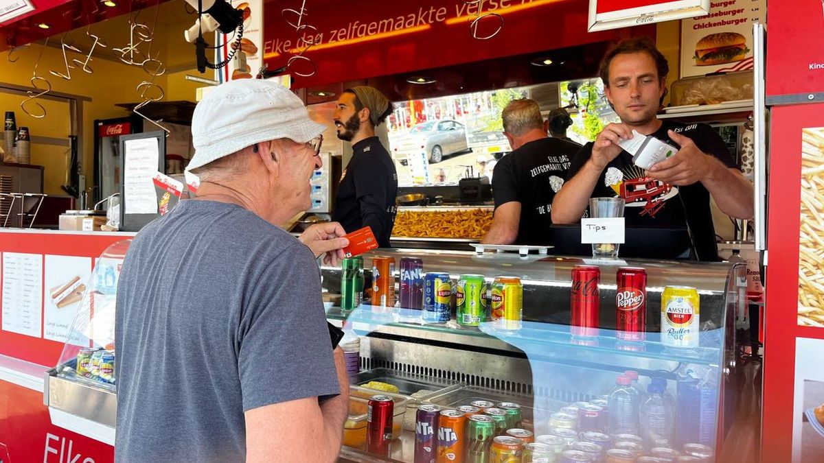 Geen wrok bij snackwagen Renesse na lange juridische strijd met gemeente: 'De wethouder is ook gewoo