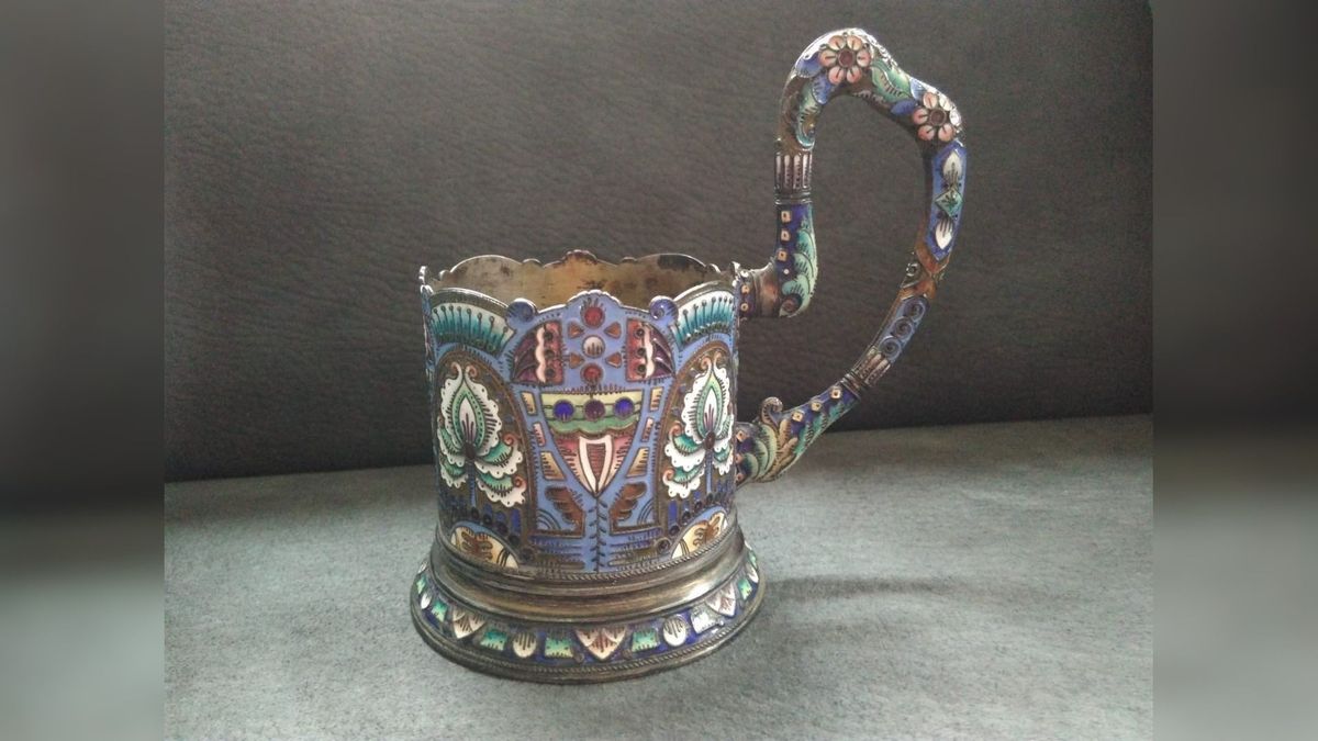 Sonja kocht een kopje voor 1 euro en veilde het voor bijna 3.000 euro