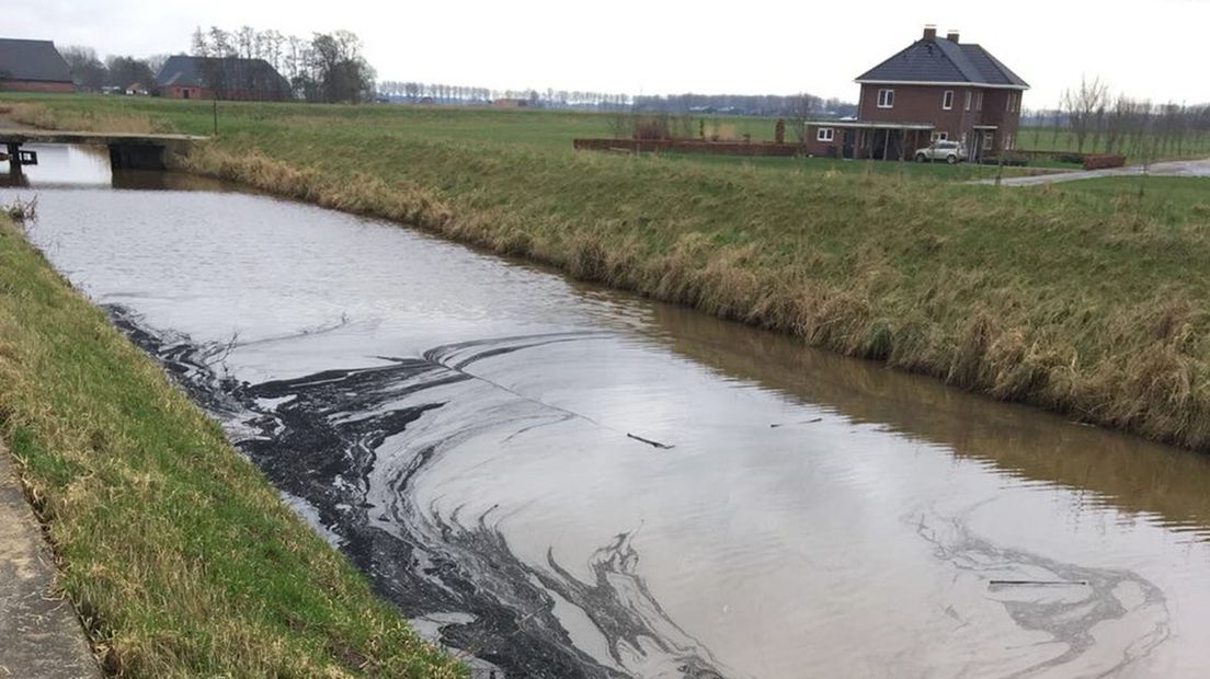 Volgens omwonenden zijn de sloten bij ESD na de rook vervuild