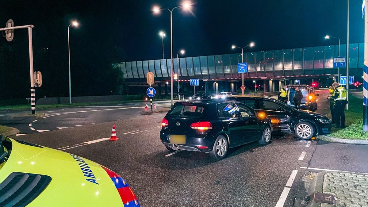 112 Nieuws: Twee gewonden bij botsing in Bornerbroek | Vrouw naar het ziekenhuis na ongeluk in Deven