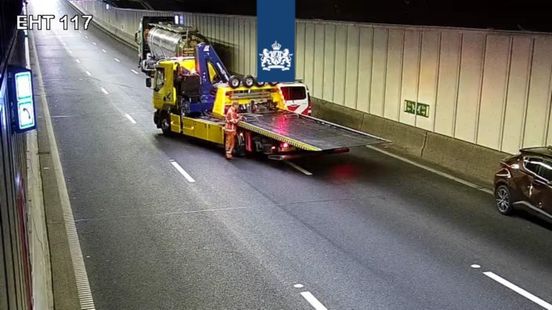 Tunnel dicht geweest na ongeluk met tankwagen en meerdere autos. Tunnel dicht geweest na ongeluk met tankwagen en meerdere autos.
