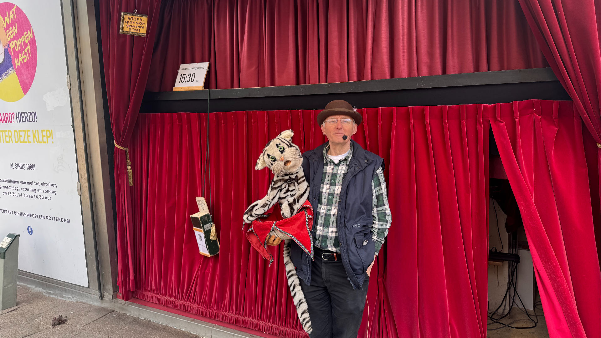 Al 46 jaar lang staat Koos in het poppentheater.