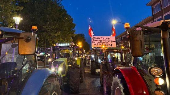 Meer dan honderd trekkers bij boerenprotest in Apeldoorn