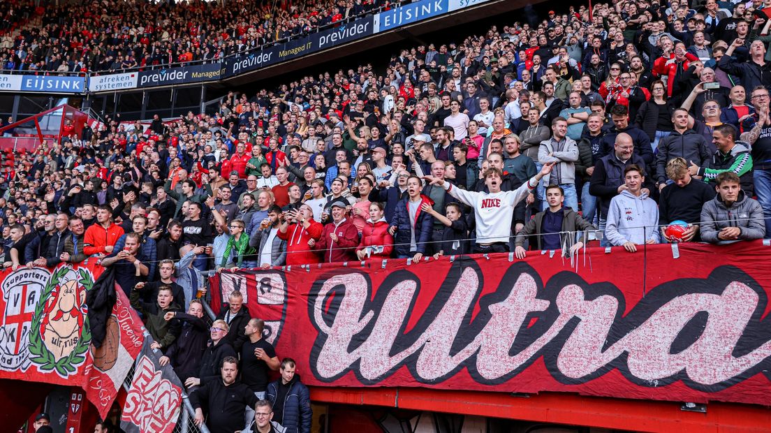 Een deel van de fanatieke aanhang van FC Twente