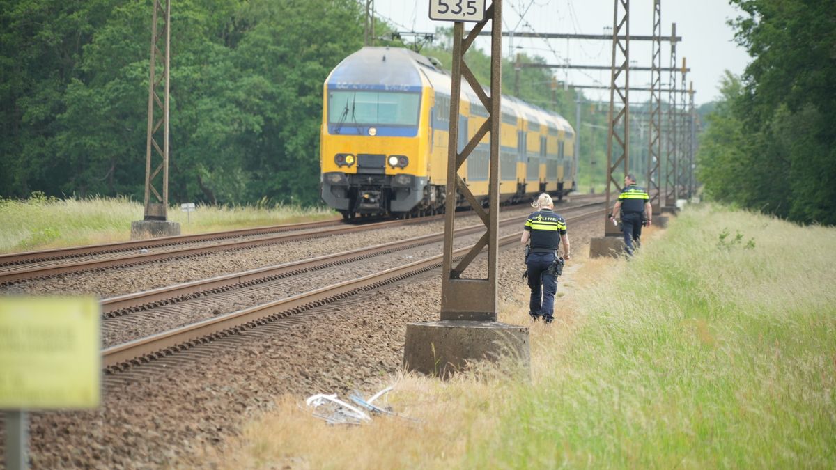 Twee dagen op rij voorwerpen op het Drentse spoor, ProRail waarschuwt: 'Leidt tot enorme schrik'